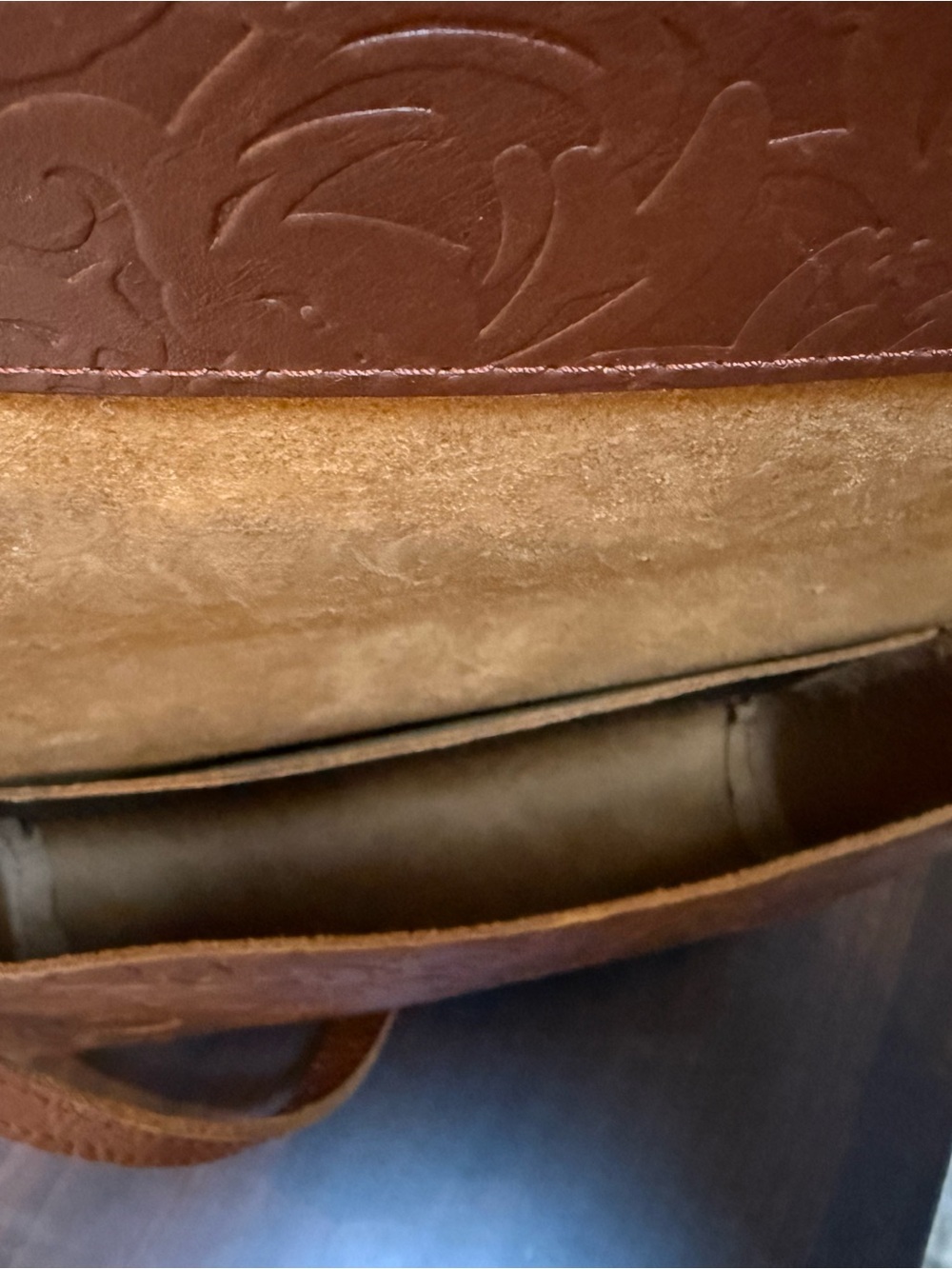 Portland Leather medium meadow metro Tan Embossed Floral Crossbody Bag - Picture 3 of 4